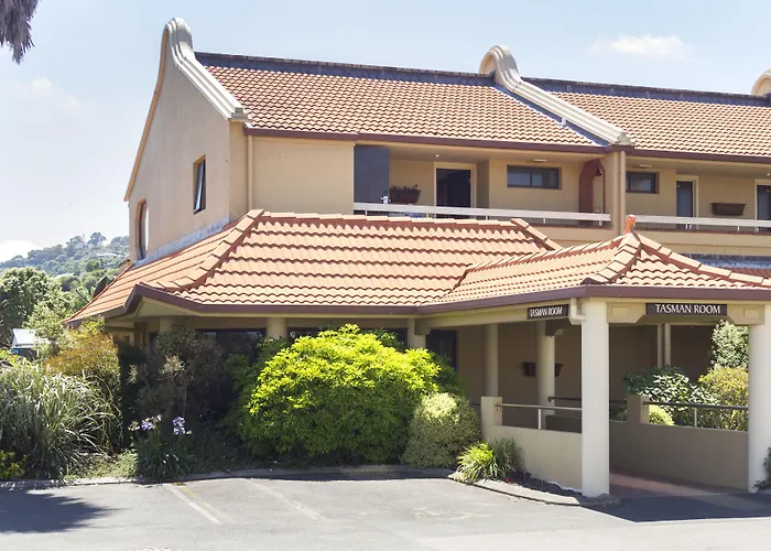 Cheap hotel: The Beachcomber Hotel