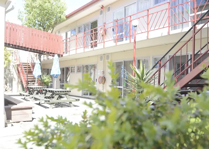 Pet Friendly hotel: Bridge Backpackers